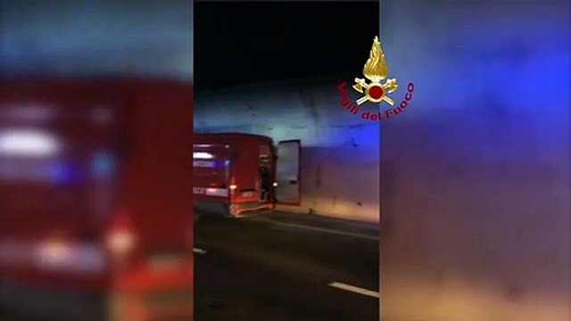 Spotorno (SV) - In fiamme camion in galleria A10 (19.11.19)