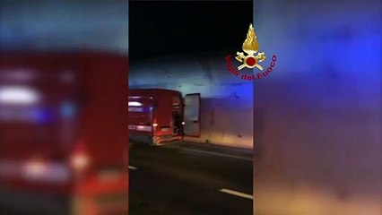 Spotorno (SV) - In fiamme camion in galleria A10 (19.11.19)