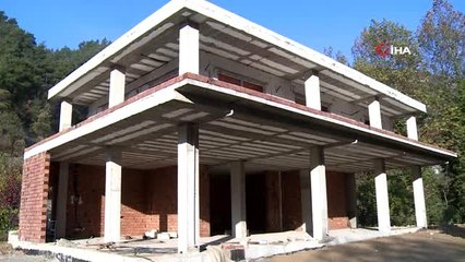 Ormandaki kaçak inşaat yerle bir edildi