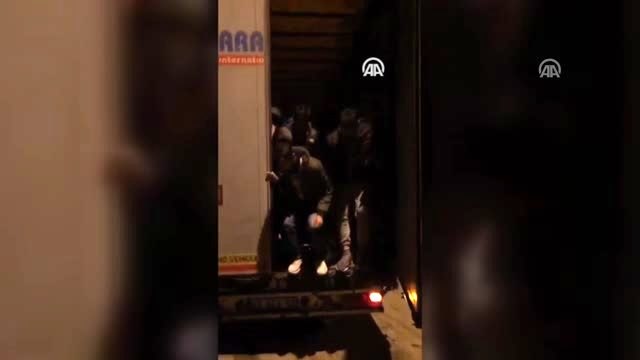 Tırın dorsesinde 117 düzensiz göçmen yakalandı