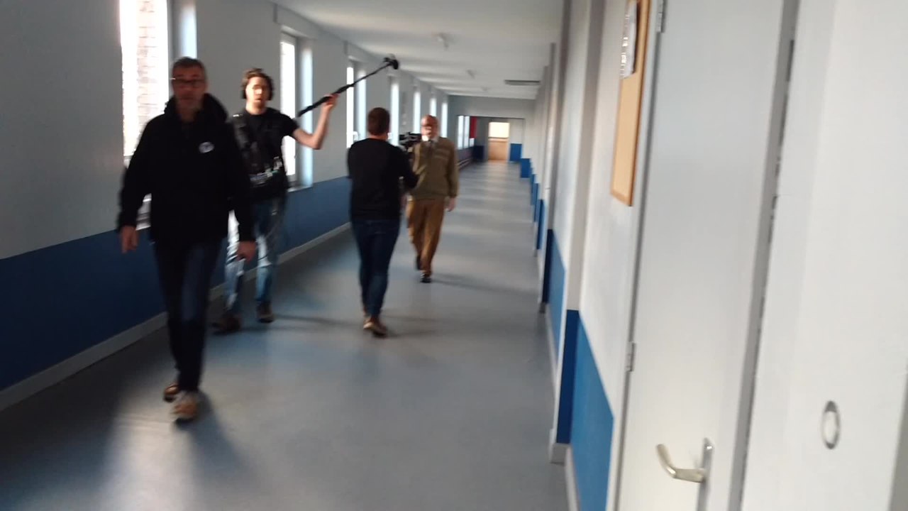 Jemappes. Dans les couloirs de Saint Ferdinand pour un tournage de François Pirette. Vidéo Eric Ghislain