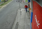 Cámaras de seguridad captan a usuarios dejando basura en las esquinas de un populoso sector de Guayaquil