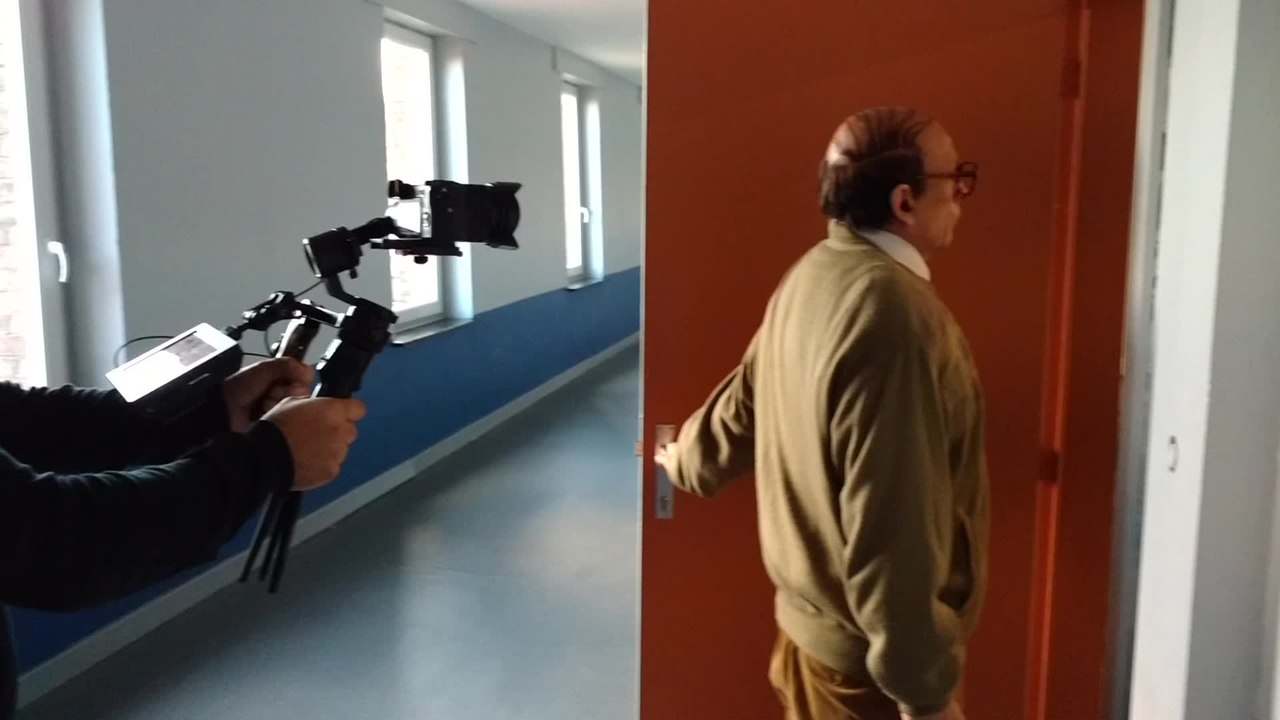 François Pirette en tournage à Saint Ferdinand Jemappes. Vidéo eric.ghislain@sudpresse.be