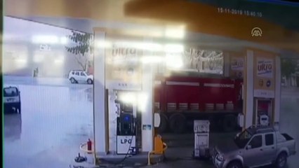 Eşiyle yürürken kamyon kasası kapağı çarpan kadın öldü - ÇANKIRI