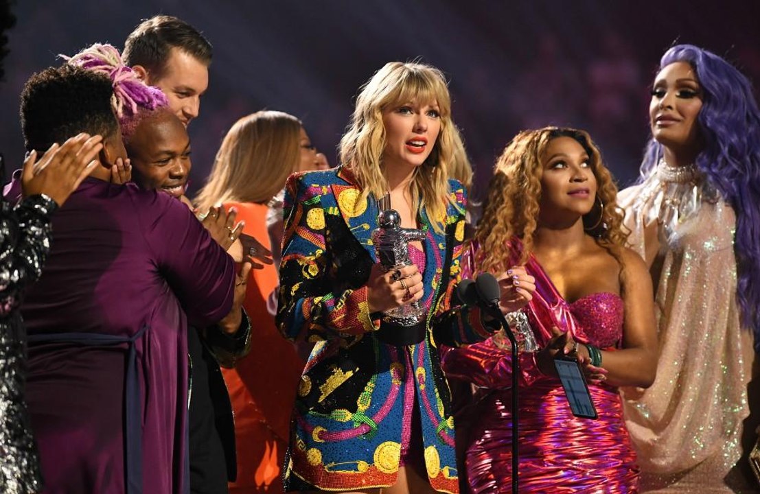 Taylor Swift: autorisée à chanter ses anciennes chansons aux AMAs