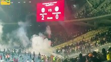 ◤世界杯入选赛◤ 印尼球迷输球没风度 恼羞成怒投掷烟火