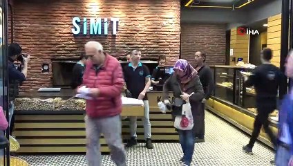 10. Yıla Özel Simidi 75 Kuruş Yaptılar, Vatandaşlar Akın Etti