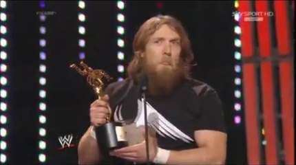 (ITA) Daniel Bryan vince lo Slammy Award come Superstar dell'Anno (WWE RAW 09/12/2013)