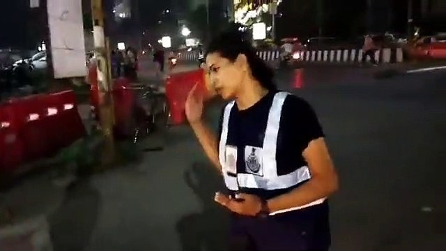 Indore girl dances on the streets to spread traffic awareness