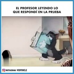 Cuando el profesor revisa los examenes