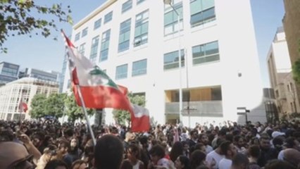 Manifestantes protestan y obligan al Parlamento libanés a suspender sesión