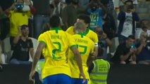 لقطة: كرة قدم: كوتينيو يسجل ركلة حرة خاطفة في فوز البرازيل