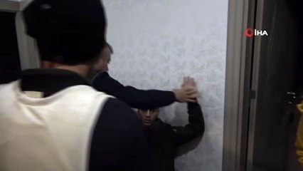 Nefes kesen uyuşturucu operasyonu: Operasyonda 4 sürgülü kapı, güvenlik kameralarıyla donatılmış ev...