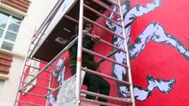 Ventes d'armes: un street artiste yéménite dévoile une fresque à Paris contre 