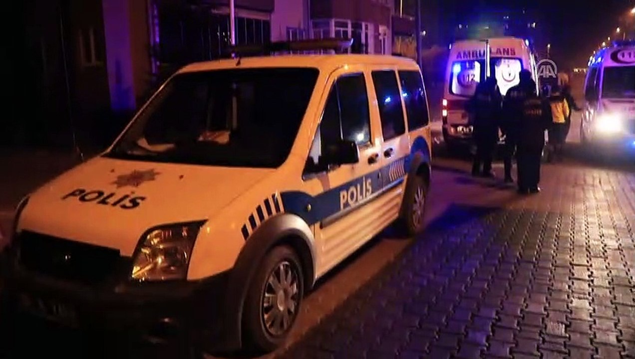 Eşini bıçakla yaralayan zanlı kendini kapattığı evden uzun uğraşlar sonucunda çıkarıldı - KAYSERİ