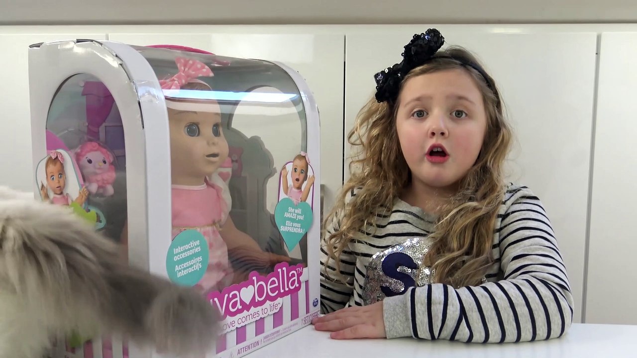 Brincando com   minha Boneca Luvabella