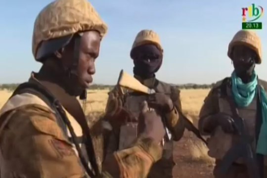 RTB/Les forces militaires à la recherche d’armes dans les villages abandonnés lors de la 2e journée de l’opération Bourgou IV