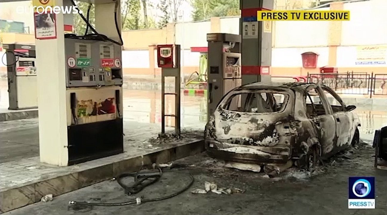 Brutal represión de las protestas contra la subida de precios de los combustibles en Irán