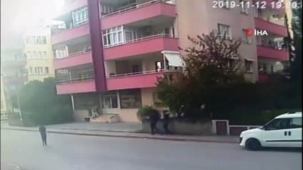 Takip ettikleri şahısların telefonlarını böyle çalıp kaçtılar