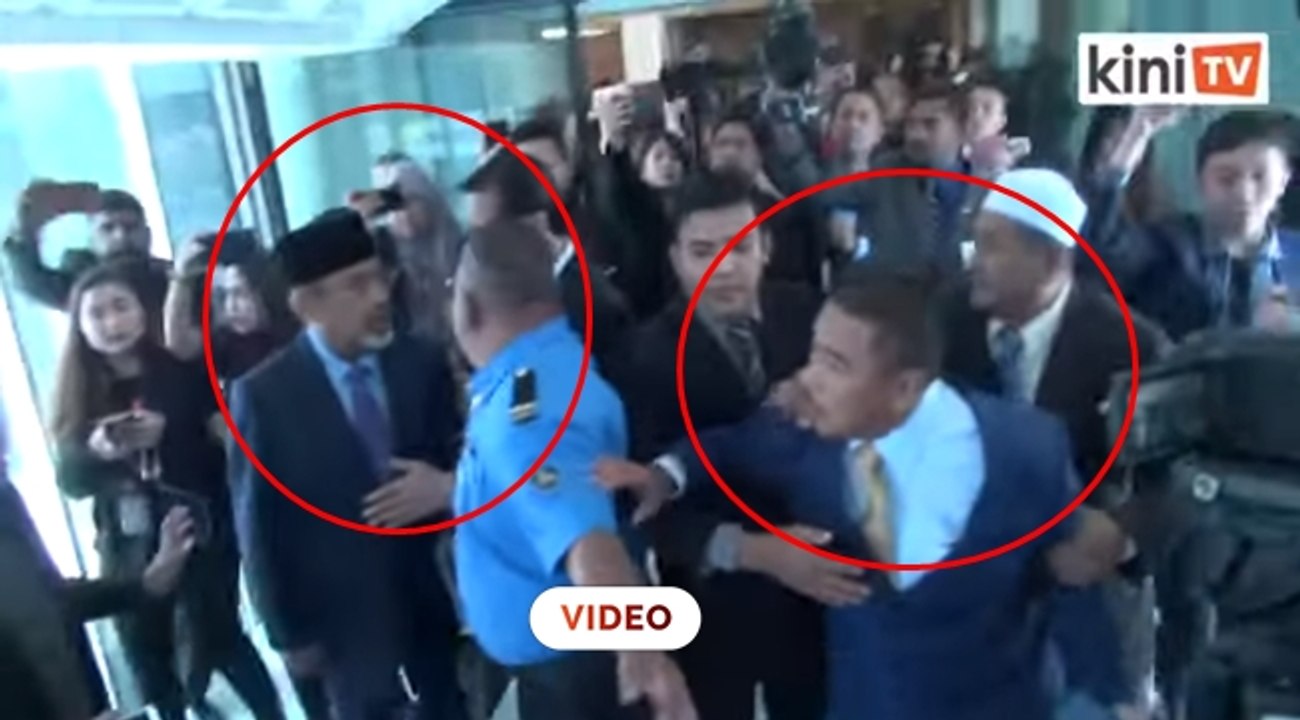 Lobi parlimen dicemari perkataan 'bodoh, bangang, lanun, sombong'  oleh dua pemimpin BN