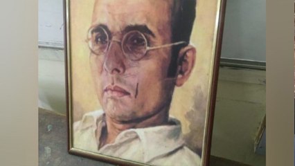 सावरकर की फोटो से छेड़छाड़ के बाद बीएचयू में तनाव, पुलिस फोर्स तैनात