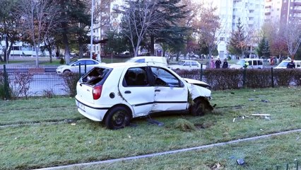 Tramvay yoluna giren otomobil seferleri aksattı - KAYSERİ