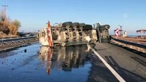 Motorin yüklü tır devrildi: 2 yaralı - VAN