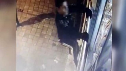 Kadıköy'de çakmak çaldıkları iddia edilen 3 şüpheli yakalandı