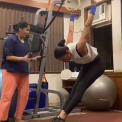 44 வயசுல இந்த நடிகை செய்த காரியத்த பாருங்க