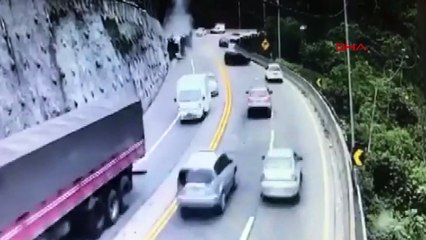 Virajı alamayan akaryakıt tankeri devrilip alev aldı: 1 ölü, 2 yaralı