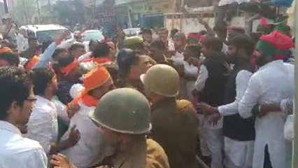 वाराणसीः नामांकन के दौरान काशी विद्यापीठ में दो छात्र गुटों के बीच जमकर मारपीट और पथराव