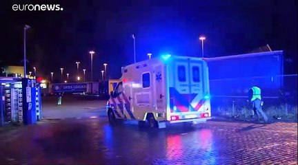 Holanda: hallan en un ferry a 25 migrantes escondidos en un contenedor frigorífico