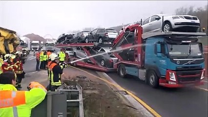 La méthode des pompiers allemands pour que les automobilistes curieux ne filment pas lors de leurs interventions