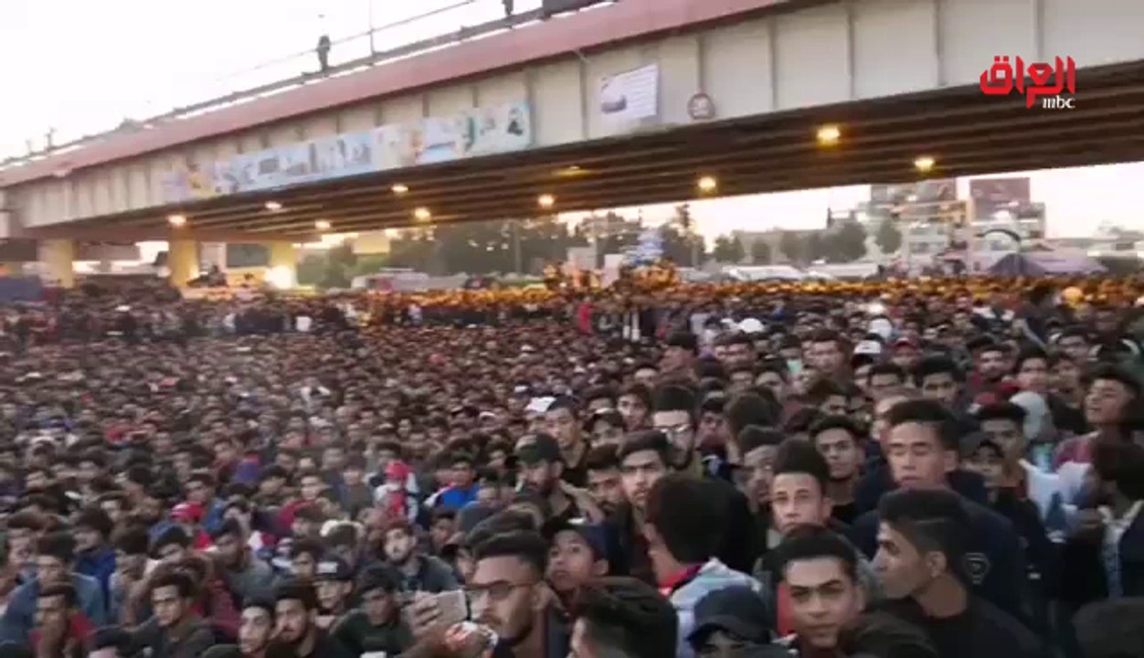 الساحات تحتشد بالجماهير لمشاهدة العراق والبحرين على شاشة MBC العراق
