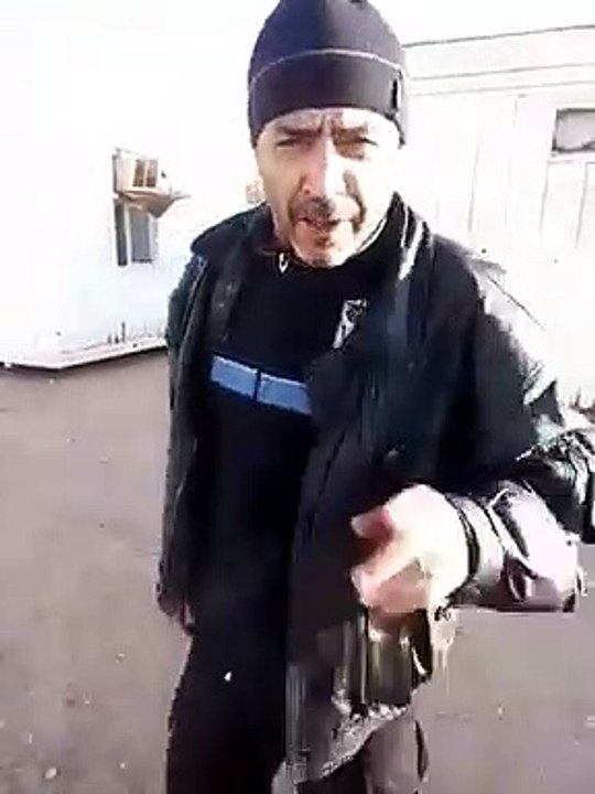 Présidentielles en Algérie : Un larbin du régime menace le Hirak avec sa kalachnikov