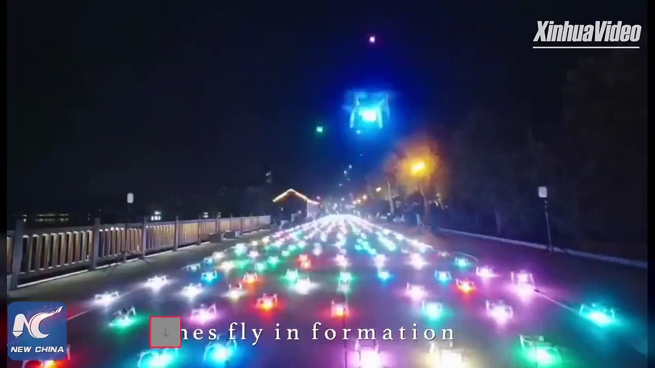En Chine, 800 drones illuminés ont fait le spectacle en prenant la forme de différents types d’avions.