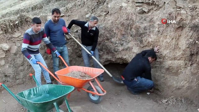 Definecilerin talan ettiği tarihi alanda kurtarma kazısı başlatıldı