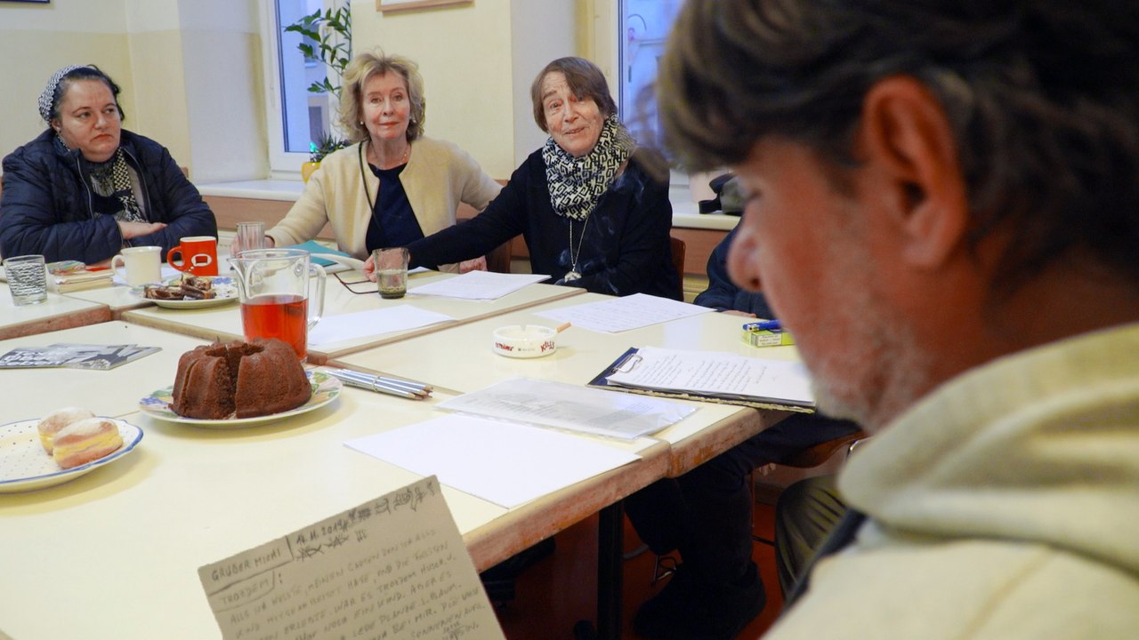 Obdachlose in der Schreibwerkstatt: 'Hier können wir die Seele nach außen kehren'