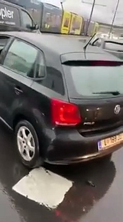 En tentant de s’enfuir suite à un accident, cette femme se retrouve victime d’un autre accident.