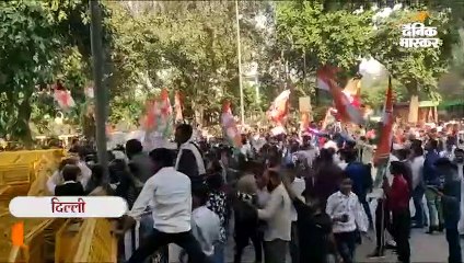 कांग्रेस के कार्यकर्ताओं ने मोदी और शाह के पुतले फूंके