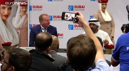 شاهد: طيران الإمارات تقلص طلبياتها لدى بوينغ وتستبدل 30 طائرة "777 اكس"