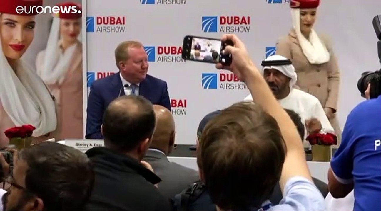 شاهد: طيران الإمارات تقلص طلبياتها لدى بوينغ وت...