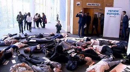 Ativistas sobre clima entram "furtivamente" no Parlamento Europeu