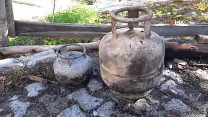 Gece alevlerin sardığı 3 ev sabahında harabeye döndü