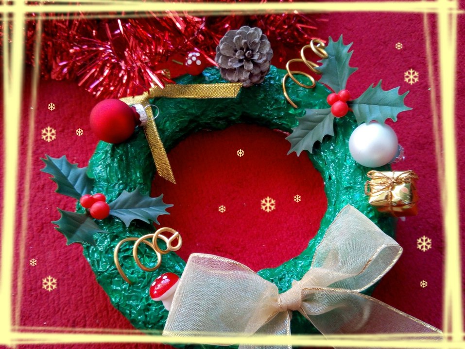 Activité de création manuelle pour Noël : fabriquer une jolie couronne