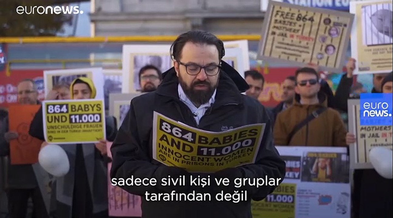 20 Kasım Dünya Çocuk Hakları Günü: AP önünde "Türkiye'de bebekler serbest bırakılsın" eylemi