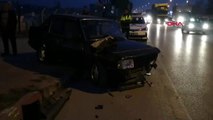 Otomobil ile çarpışan motosikletteki çift, yaralandı