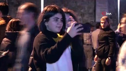 İstanbul’un simgeleri, çocuklar için maviye büründü