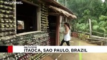 Brasile: la casa fatta con le bottiglie spopola a San Paolo