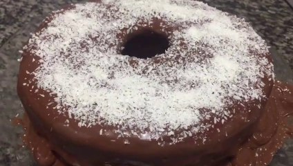 bolo-de-coco-com-chocolate-da-maria-da-paz-a-dona-do-pedaco
